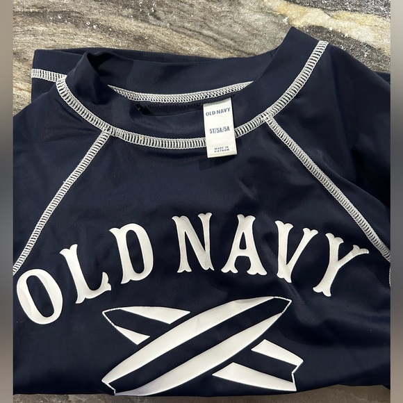 Old Navy Swim Shirt- Boys Size 5 - Picture 2 of 3